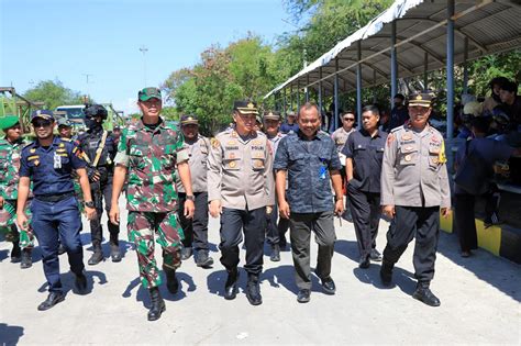 Kapolres Sumbawa Barat turun langsung ke lapangan, pastikan arus lalulintas aman saat ngabuburit